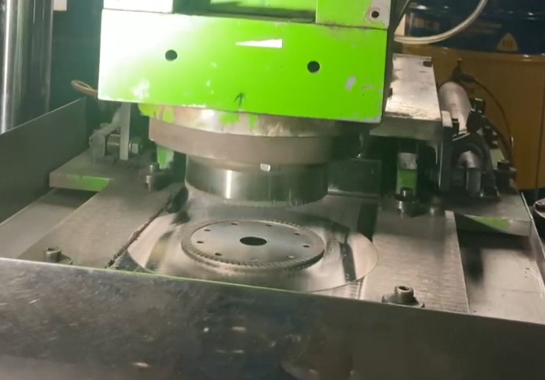 Auo machine for diamond blades