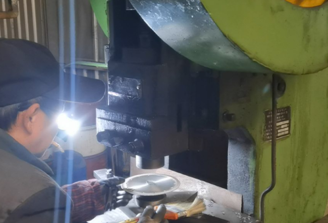 punching  rhombus hole